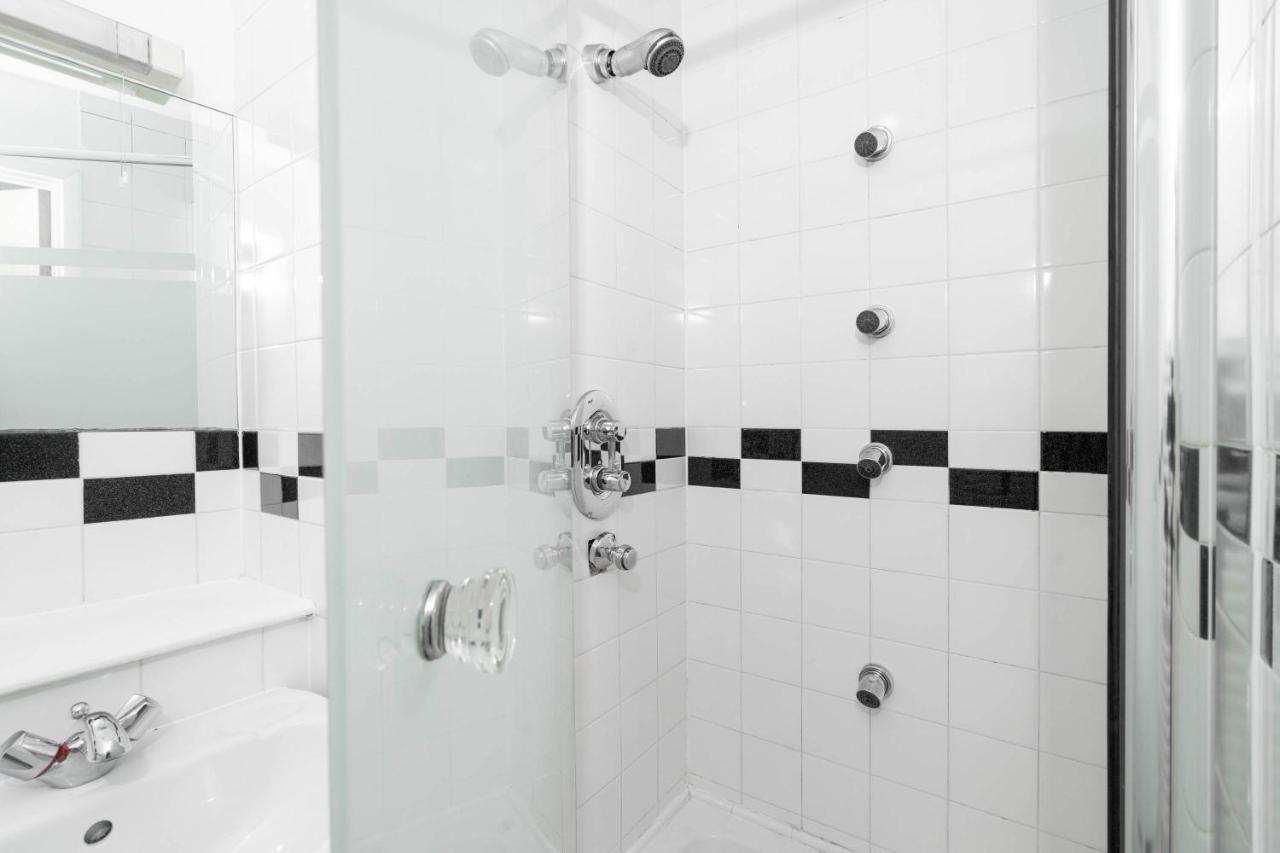City Centre - Two Bedroom Apartment - Juliet Balcony - Secure Parking - Wifi - Smart Tv Birmingham Luaran gambar