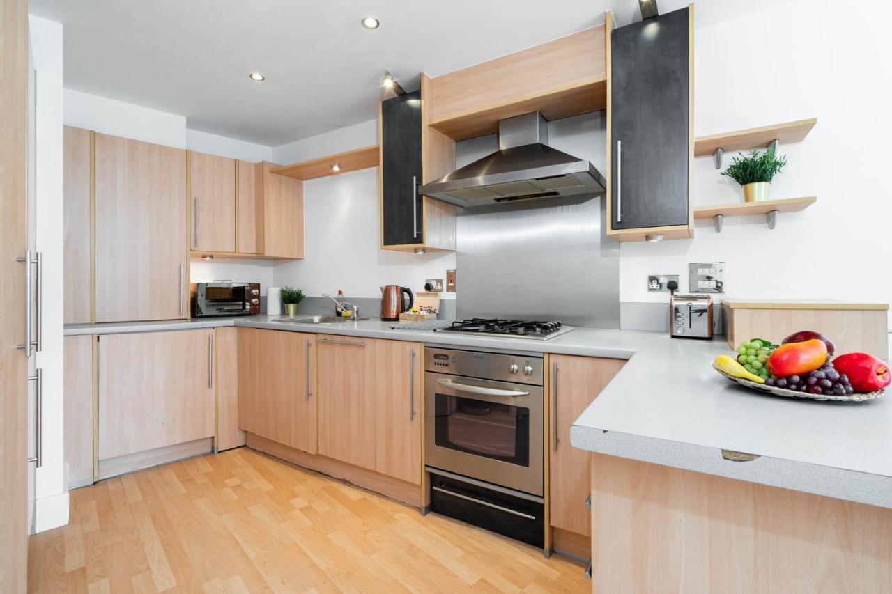 City Centre - Two Bedroom Apartment - Juliet Balcony - Secure Parking - Wifi - Smart Tv Birmingham Luaran gambar
